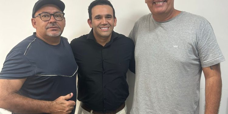Suplente de vereador de João Pessoa, Saturno, anuncia apoio a Jhony Bezerra para deputado estadual