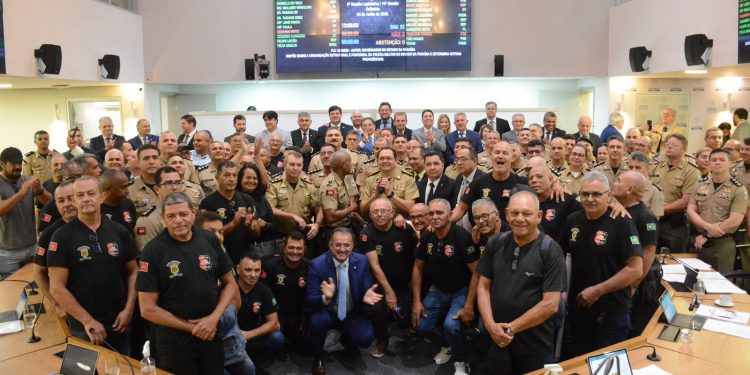 Com 7 emendas do deputado Sargento Neto, Assembleia Legislativa aprova projeto da LOB da PM