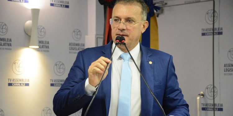 Com 7 emendas do deputado Sargento Neto, Assembleia Legislativa aprova projeto da LOB da PM