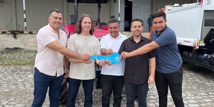 Veneziano entrega mais um conjunto de máquinas e beneficia Barra de Santa Rosa, Parari e Ibiara em parceria com a Codevasf