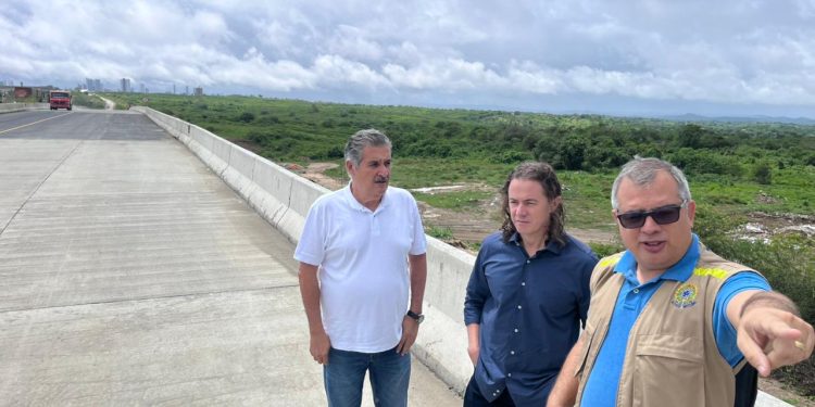Veneziano acompanha liberação do tráfego no 1º viaduto nas obras de duplicação da BR 230 em Campina Grande