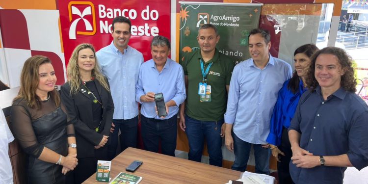 Veneziano diz que carreta do BNB em CG traz à população crédito facilitado e estímulo ao empreendedorismo