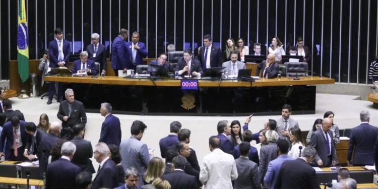 Congresso derruba veto sobre dispensa de revisão médico-pericial de aposentados por invalidez