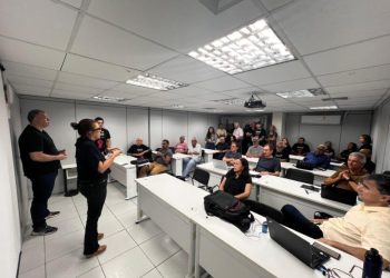 Auditores realizam protesto e agendam Assembleia Geral Extraodinária para deliberar sobre paralisação