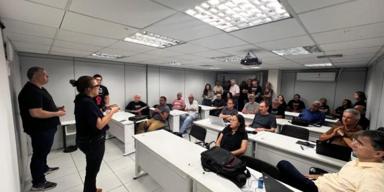 Auditores realizam protesto e agendam Assembleia Geral Extraodinária para deliberar sobre paralisação