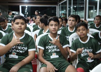 Entrega de uniformes e homenagens marcam noite do “Formando Cidadãos” do Clube dos Oficiais em Campina Grande