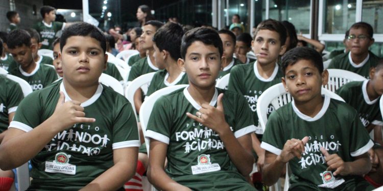 Entrega de uniformes e homenagens marcam noite do “Formando Cidadãos” do Clube dos Oficiais em Campina Grande