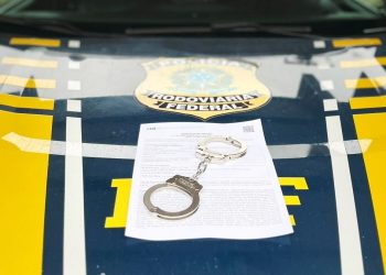 PRF prende em Santa Rita acusado de assassinar prefeito do município de João Dias (RN) e o pai dele