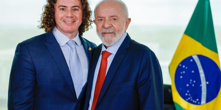 Com articulação de Veneziano, Governo Federal libera ônibus escolares, creches e escolas para municípios paraibanos
