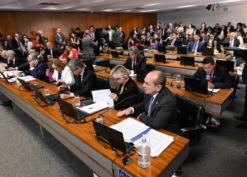 Mudança no Código Eleitoral tem polêmica em quarentena a militares, juízes e promotores que quiserem disputar eleições