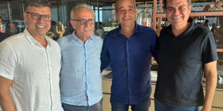 Durante encontro em João Pessoa, presidente nacional do Avante convida Cícero para ingressar no partido