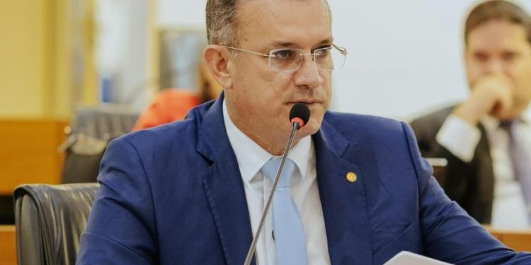 Sargento Neto solicita ao Governo criação de programa estadual de apoio técnico em saneamento e segurança hídrica