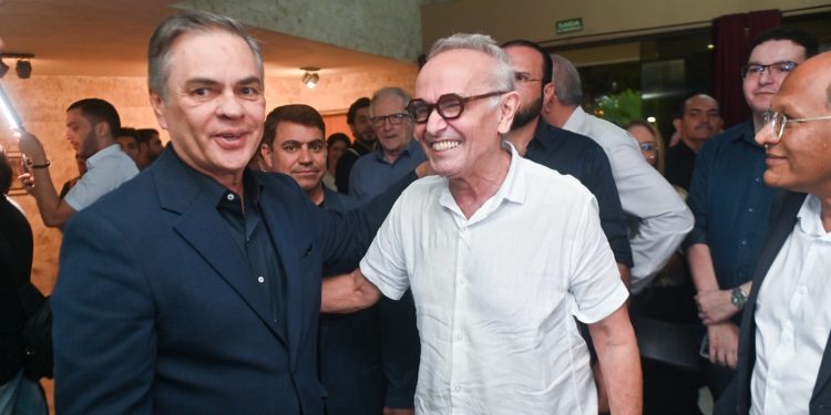 Cícero prestigia lançamento do filme “Habeas Pinho” sobre Ronaldo Cunha Lima, “Pela história que construímos juntos”