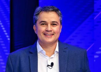 Senador Efraim Filho sobe e assume segundo lugar na disputa pelo Governo da Paraíba