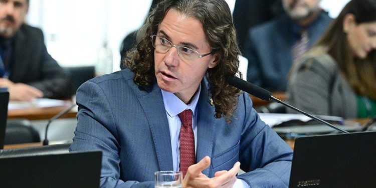 Aprovado relatório de Veneziano a projeto que garante acesso gratuito de estudantes a dados de instituições de ensino