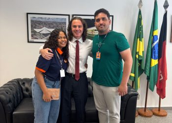 Veneziano recebe ‘Jovem Senadora’ paraibana e ressalta concurso que “elege” representantes de todos os estados