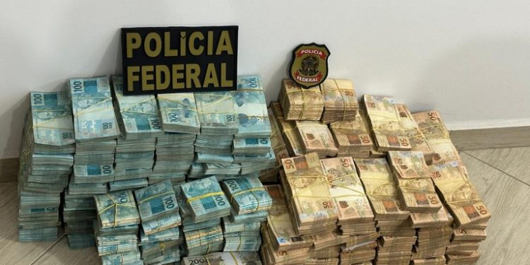 PF flagra servidor público com R$ 14 milhões em espécie e mira corrupção em município de São Paulo
