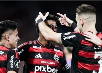 Flamengo vence Internacional e precisa de empate no jogo de volta para ir às quartas-de-final da Libertadores