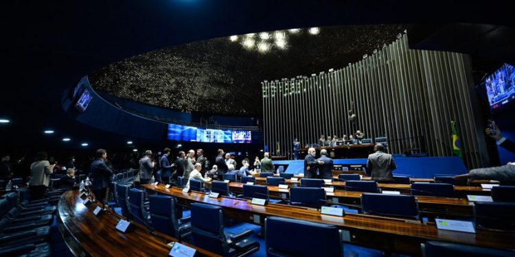 Senado aprova isenção de IR para quem ganha até R$ 3 mil e projeto vai a sanção presidencial