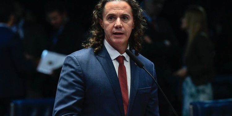 Veneziano exalta aprovação de proteção a crianças em ambientes digitais, mas alerta necessidade de proteger todos os usuários