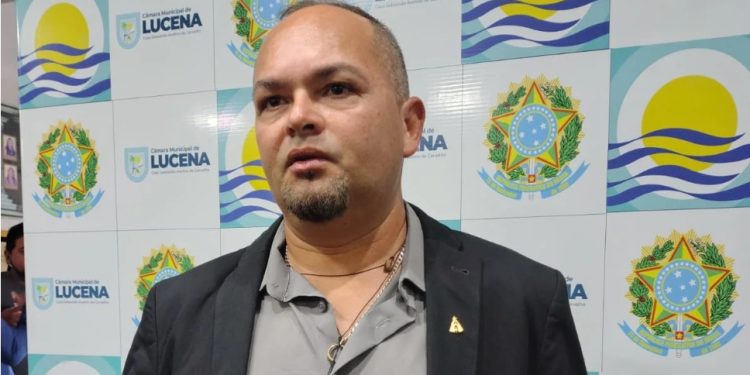 Adesão de vereador ao grupo do prefeito Léo Bandeira em Lucena revela unidade em prol das demandas da população
