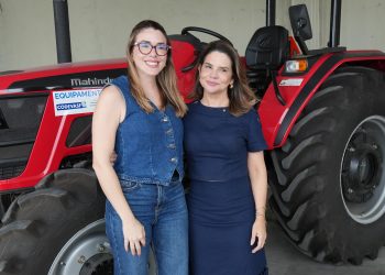 Prefeita de Conde Karla Pimentel agradece chegada de trator agrícola da Cadevasf para fortalecer agricultura familiar