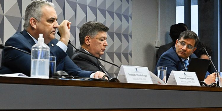 Em longo depoimento à CPI do INSS, advogado detalha suas investigações que ajudaram a revelar fraude contra aposentados