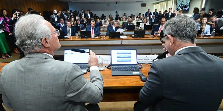 Comissão do Senado vota projeto de isenção de Imposto de Renda para até R$ 5 mil nesta quarta-feira