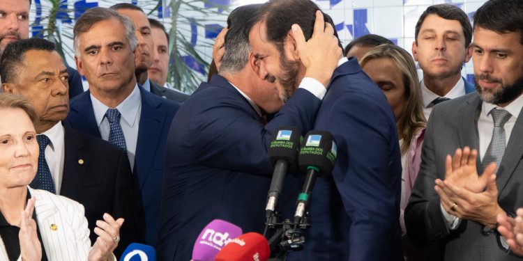 Federação do União e PP, de Efraim e Aguinaldo Ribeiro, rompe com Lula e manda entregar cargos ao Governo