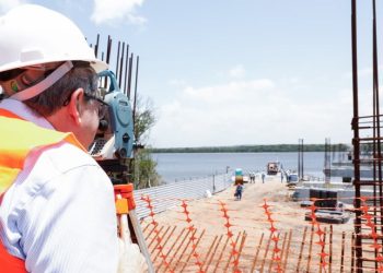 Governador João Azevedo inspeciona obras da Ponte do Futuro, de R$ 465 milhões, que ligará Cabedelo, Santa Rita e Lucena