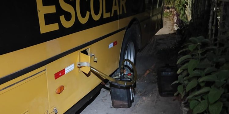 Polícia prende cinco pessoas acusadas de desvio de combustível de ônibus escolares da Prefeitura de Sapé