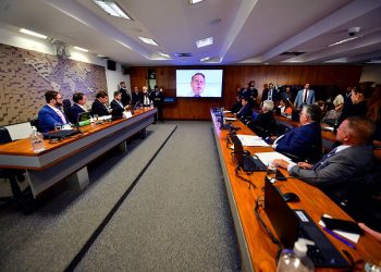 Após ouvir denúncias de ex-assessor de Moraes, senadores afirmam que gravidade afeta julgamento contra Bolsonaro no STF