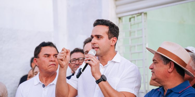 No Sertão, Lucas Ribeiro inaugura novo Polo de Ração subsidiada e visita 1ª Expo Paulista