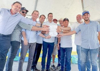 No Sertão, Lucas Ribeiro inaugura creche, polo de ração subsidiada e autoriza novas estradas