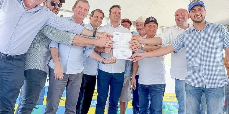 No Sertão, Lucas Ribeiro inaugura creche, polo de ração subsidiada e autoriza novas estradas