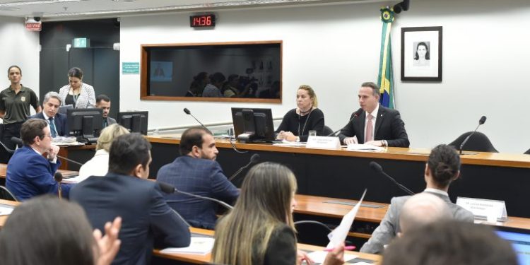 Conselho de Ética da Câmara arquiva pedido do PT para cassar mandato do deputado Eduardo Bolsonaro