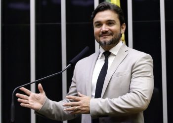 União Brasil suspende Sabino por não cumprir decisão do partido de deixar Ministério no Governo Lula