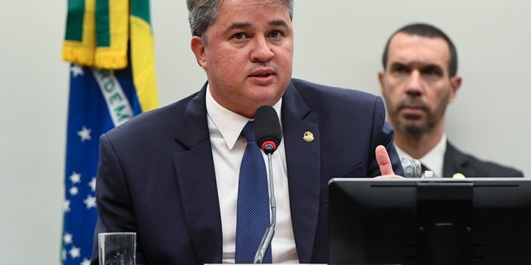 Comissão Mista de Orçamento, presidida pelo senador paraibano Efraim Filho, vota LDO nesta terça-feira