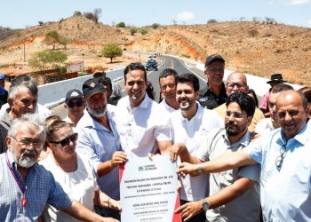 Lucas Ribeiro entrega rodovia que liga Manaíra a cidades de Pernambuco e destaca importância da obra