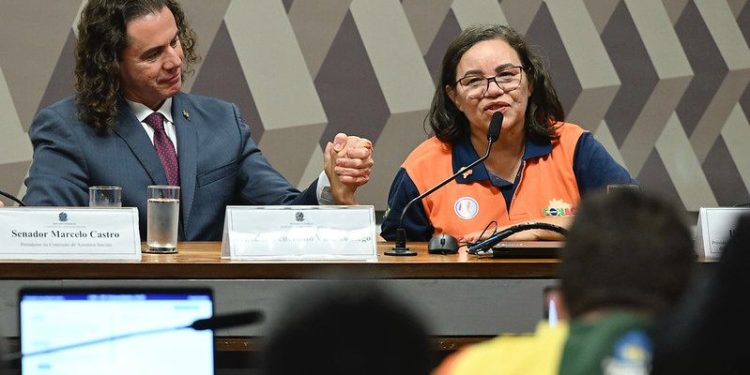 Projeto de Veneziano que garante aposentadoria especial para ACS e ACE está pronto para votação no Senado