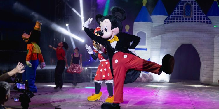 Internacional Circo Kroner apresenta Disney Magic no estacionamento do Carrefour Bessa