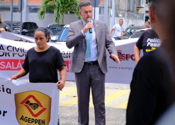 Durante ato, Sargento Neto cobra valorização real dos policiais: “Não adianta só propaganda, governador”