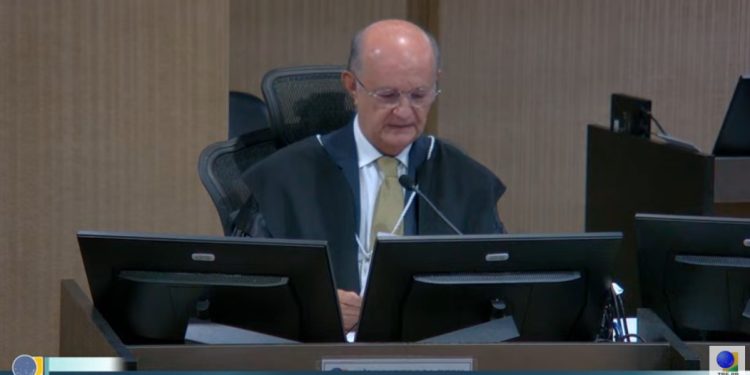 ASSISTA AO VIVO- No TRE, Aluízio Bezerra vota contra cassação de prefeito de Cabedelo, julgamento segue 1 x 1