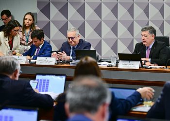 Após prisões de executivos, CPI do INSS mira investigação no “1º escalão” formado por políticos