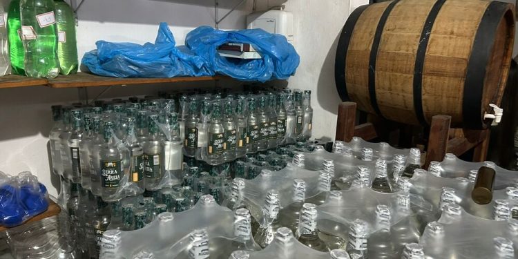 Alambique Clandestino: operação conjunta interdita duas fábricas de bebidas em Campina Grande