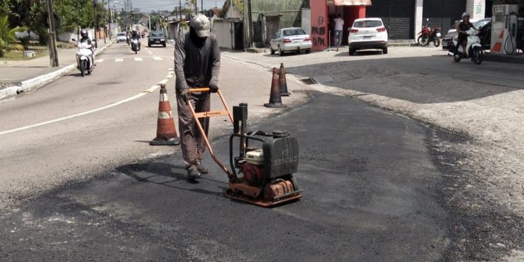 Prefeitura de João Pessoa leva serviços da operação tapa-buraco a 33 bairros nesta terça-feira