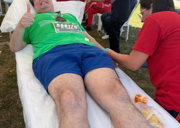 Deputado Ruy Carneiro passal mal durante corrida em João Pessoa, é medicado e passa bem após o susto
