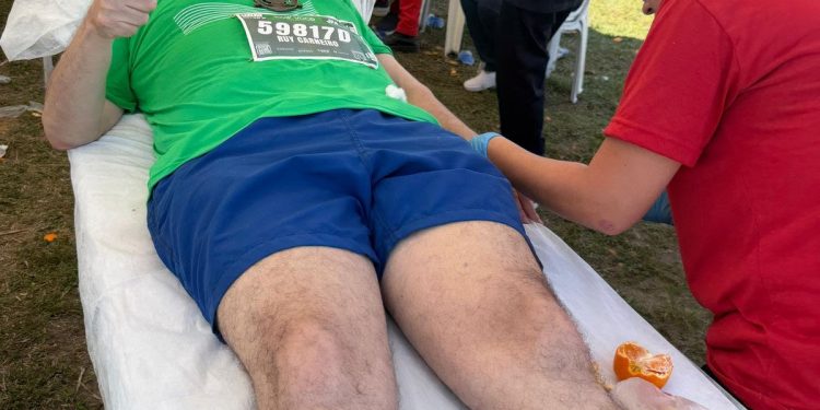 Deputado Ruy Carneiro passal mal durante corrida em João Pessoa, é medicado e passa bem após o susto