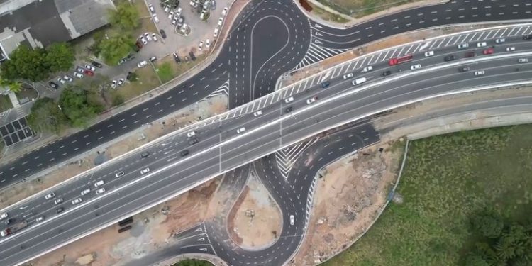 João Azevêdo entrega a segunda parte do viaduto Luciano Agra e libera o tráfego na área