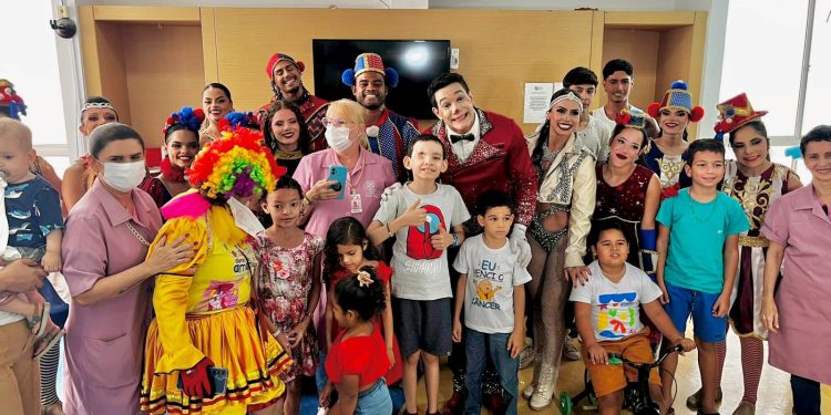 Circo Kroner leva magia e emoção a crianças, familiares e profissionais de saúde no Hospital Napoleão Laureano em JP